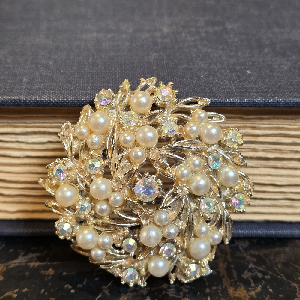 Gold Pearl and Crystal Floral Brooch - Women's Jewelry - Picture 6 of 11